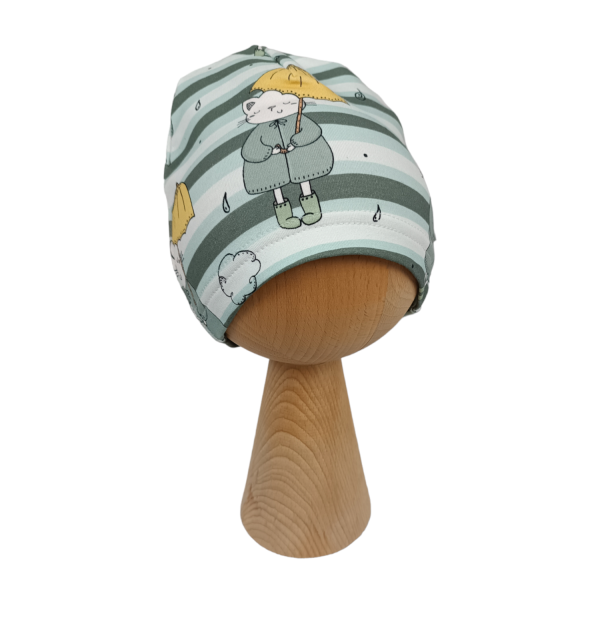 Czapka pojedyncza kotki w deszczu